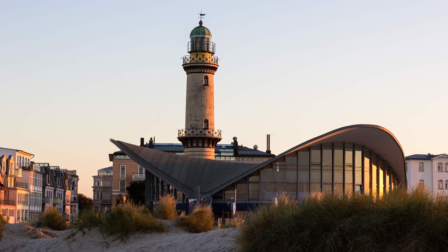 Warnemünde Leuchtturm in Rostock | © Gettyimages.com/prosiaczeq