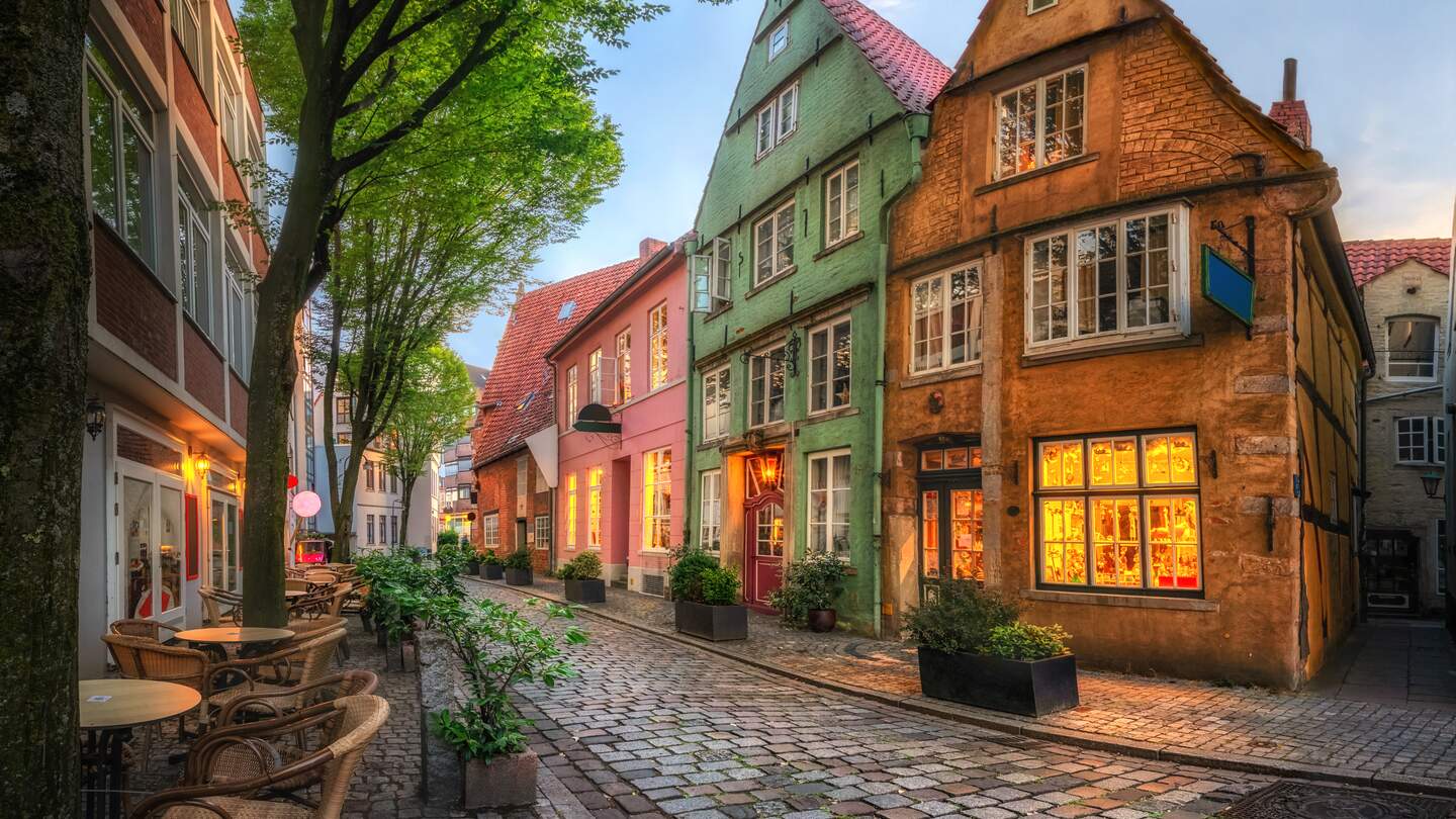 Schnoor - malerisches historisches Viertel in Bremen | © Gettyimages.com/bbsferrari
