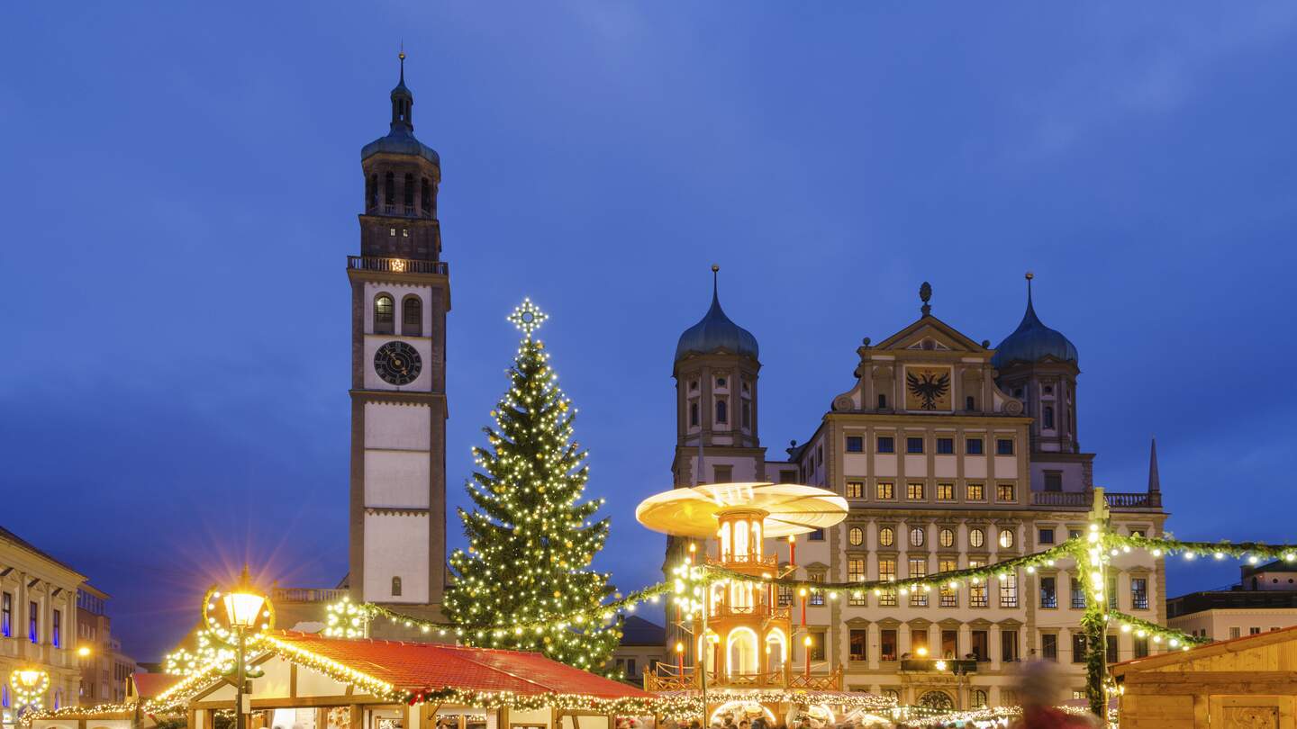 Christkindlmarkt im zentralen Landkreis Augsburg | © Gettyimages.com/mthaler