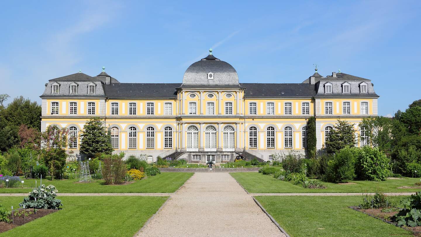 Blick auf den Poppelsdorf Palast in Bonn | © Gettyimages.com/eugen_z