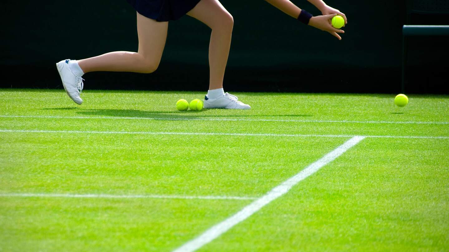 Ballm&auml;dchen beim Tennis in Wimbledon, London | © © 2016 Thinkstock.