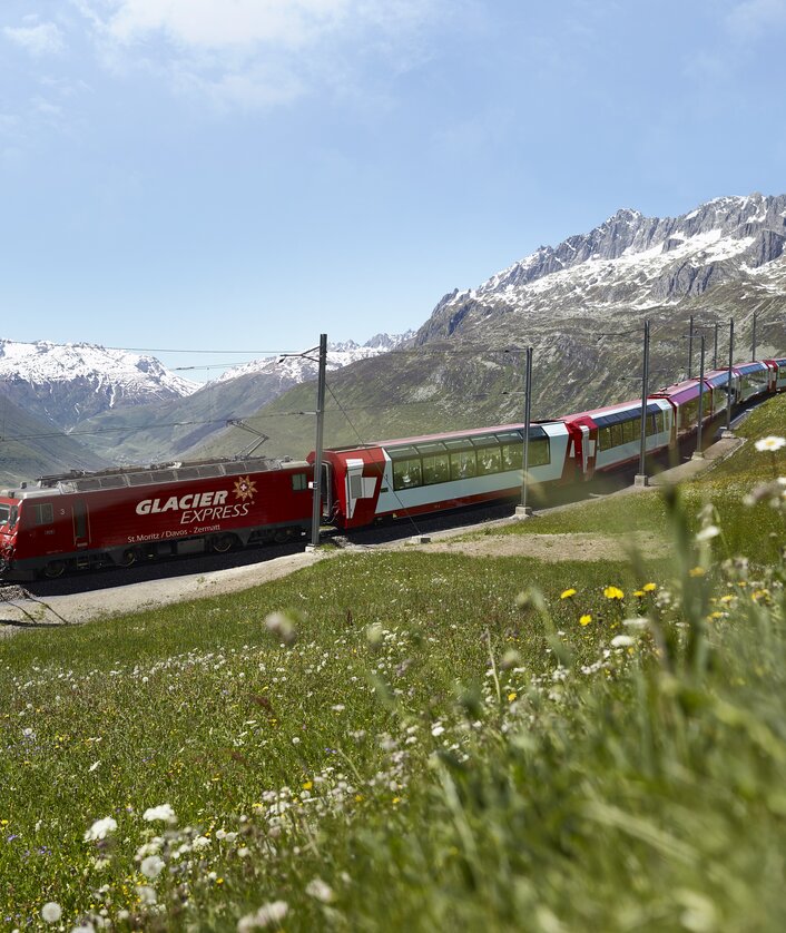 Glacier Express im Sommer | © Stefan Schlumpf