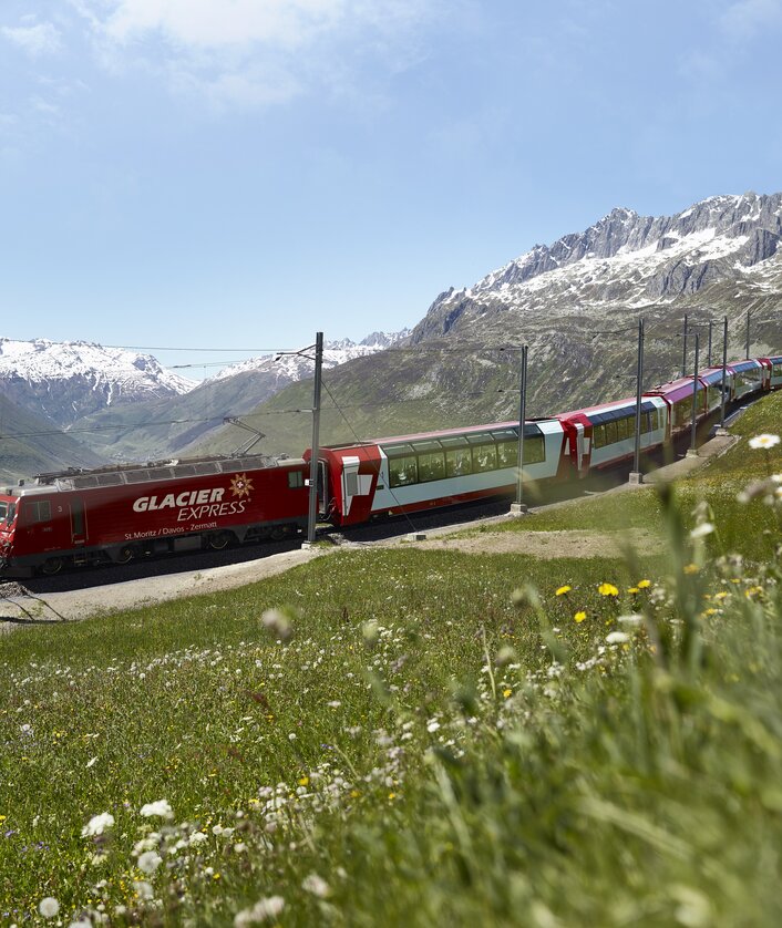 CH_RCH_X04_Glacier_Express_im_Sommer_1711550754.jpg | © Stafan Schlumpf