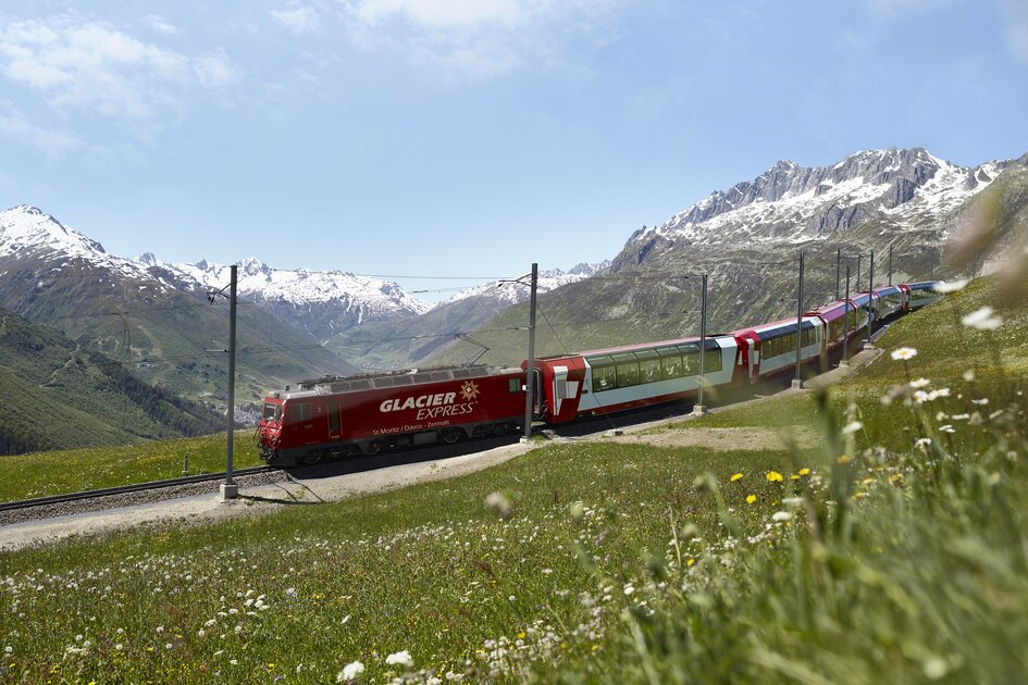 Glacier Express im Sommer | © Stafan Schlumpf
