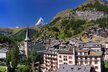 Zermatt, Blick auf das Dorf mit Bergen im Hintergrund | © Leander Wenger