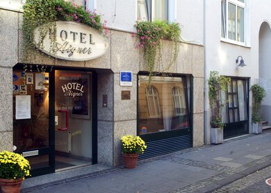 DE_RHE_BON_Hotel_Aigner_1500370302.jpg