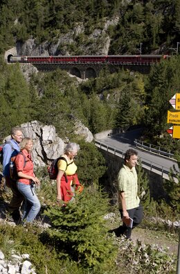 Bahn_Wandern_Graubuenden_3 | © © Christof Sonderegger