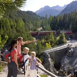 Bahn_Wandern_Graubuenden_4 | © Christof Sonderegger