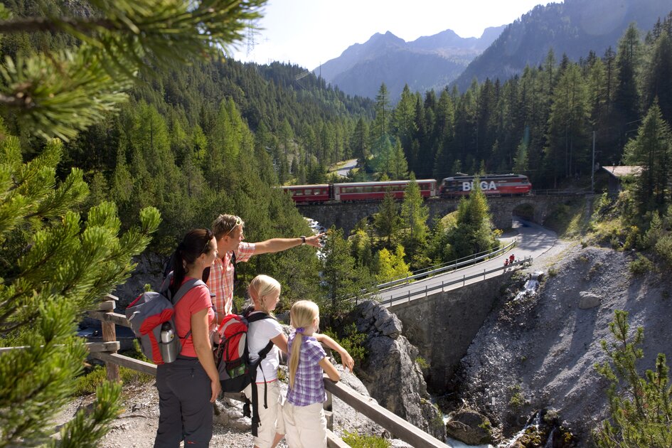 Bahn_Wandern_Graubuenden_4 | © Christof Sonderegger