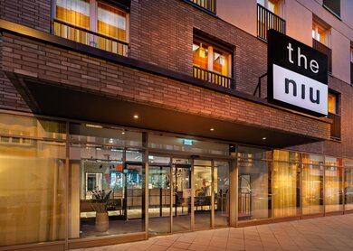 DE60006_Exterior_view_1_-_the_niu_Charly_Frankfurt_O.jpg