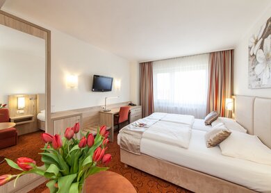 DE28003_Standard_plus_twin_room_Novum_Hotel_Garden_Bremen_O.jpg