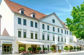 DE_THU_WEI_Best_Western_Premier_Grand_Hotel_Russischer_Hof_1680705729.jpg