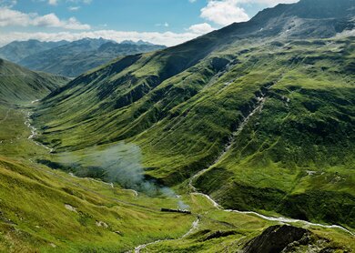 CH_RCH_X4U_Der_Gommer_und_Furka_H__henweg_Bellwald___Andermatt_1614686679.jpg | © Switzerland Tourism/Stephan Schacher