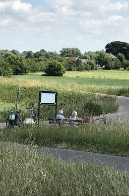 Holland_Fietsers_langs_IJssel