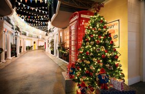 London, Weihnachtsbaum Paddington Bear Experience | © Alex Brenner
