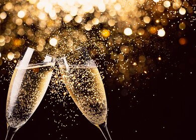 Silvester, Toast mit Champagner | © GettyImages.com/ASIFE