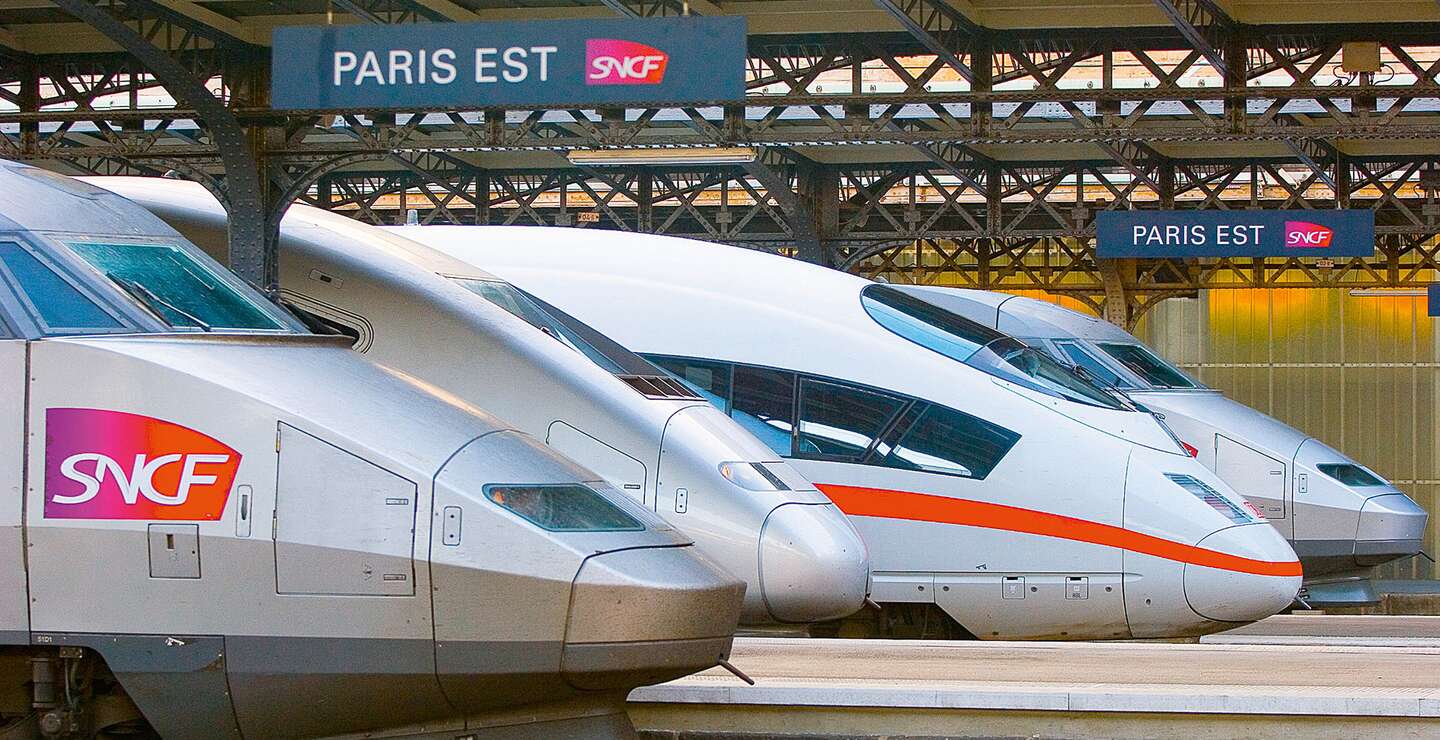 eine Reihe von Hochgeschwindigkeitszuegen am Bahnsteig des Bahnhofs Paris Est | © Deutsche Bahn AG/ Bartlomiej Banaszak