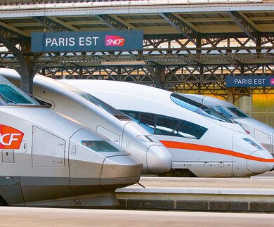 eine Reihe von Hochgeschwindigkeitszuegen am Bahnsteig des Bahnhofs Paris Est | © Deutsche Bahn AG/ Bartlomiej Banaszak