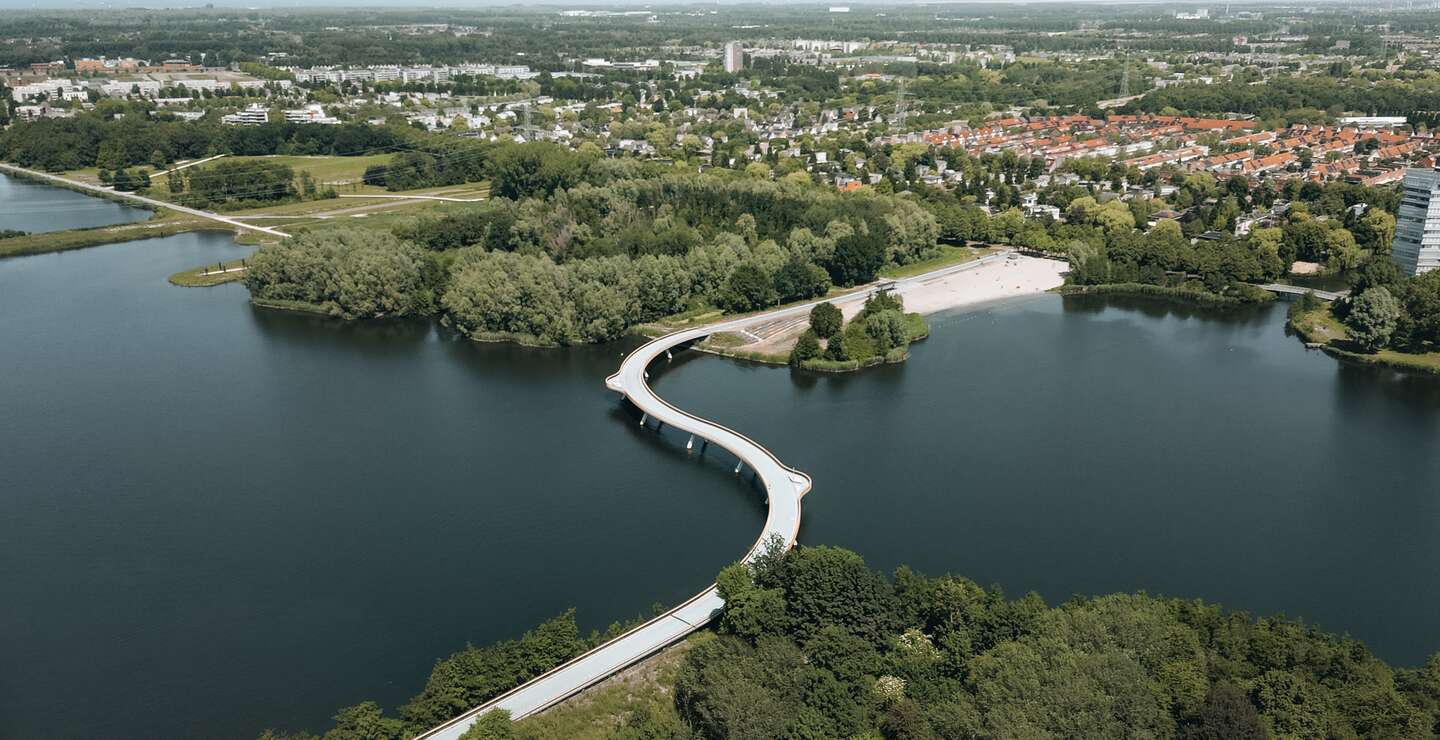 Ein Stadtüberblick über die Gemeinde Almere in der Provinz Flevoland in Vogelperspektive  | ©  FerdyFrancis24