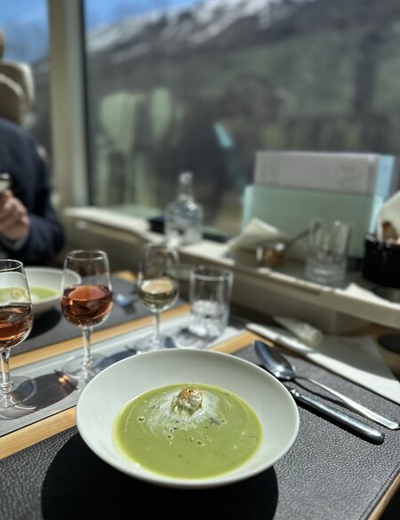 A la carte Menü im Glacier Express der Excellence Class | © Verena Cezanne