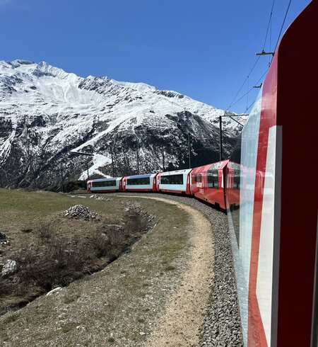 Panoramausblick bei Fahrt im Glacier Express | © Verena Cezanne