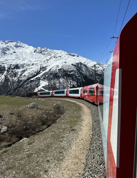 Panoramausblick bei Fahrt im Glacier Express | © Verena Cezanne