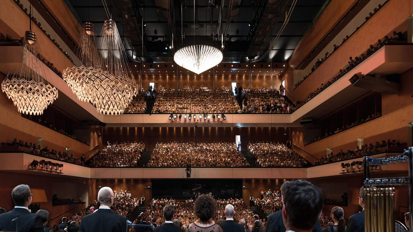 Publikum des Festspielhauses in Baden Baden | © © Gettyimages.com/Thomas Strauch