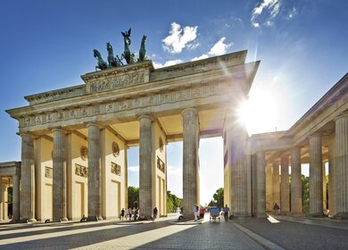 Brandenburger Tor in Berlin im Sonnenschein  | © Gettyimages.com/nikada