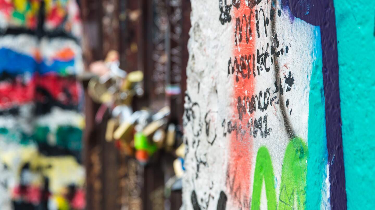 Teil der Berliner Mauer, größte Graffiti Gallerie der Welt | © Gettyimages.com/atosan