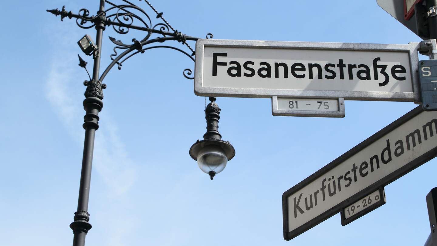 Straßenschild Kurfürstendamm und Fasanenstraße in Berlin  | © Gettyimages.com/Manu1174