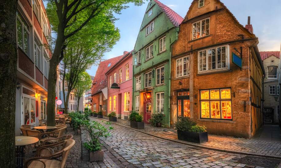 Schnoor - malerisches historisches Viertel in Bremen | © Gettyimages.com/bbsferrari