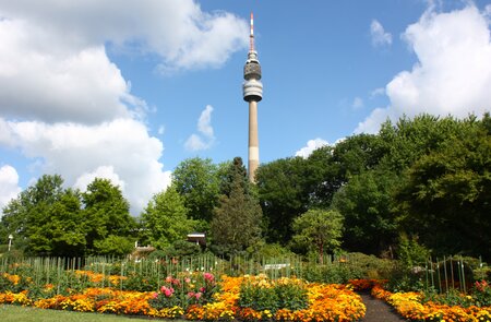 Der Westfalenpark in Dortmund mit dem Florianturm im Hintergrund | © Gettyimages.com/odluap