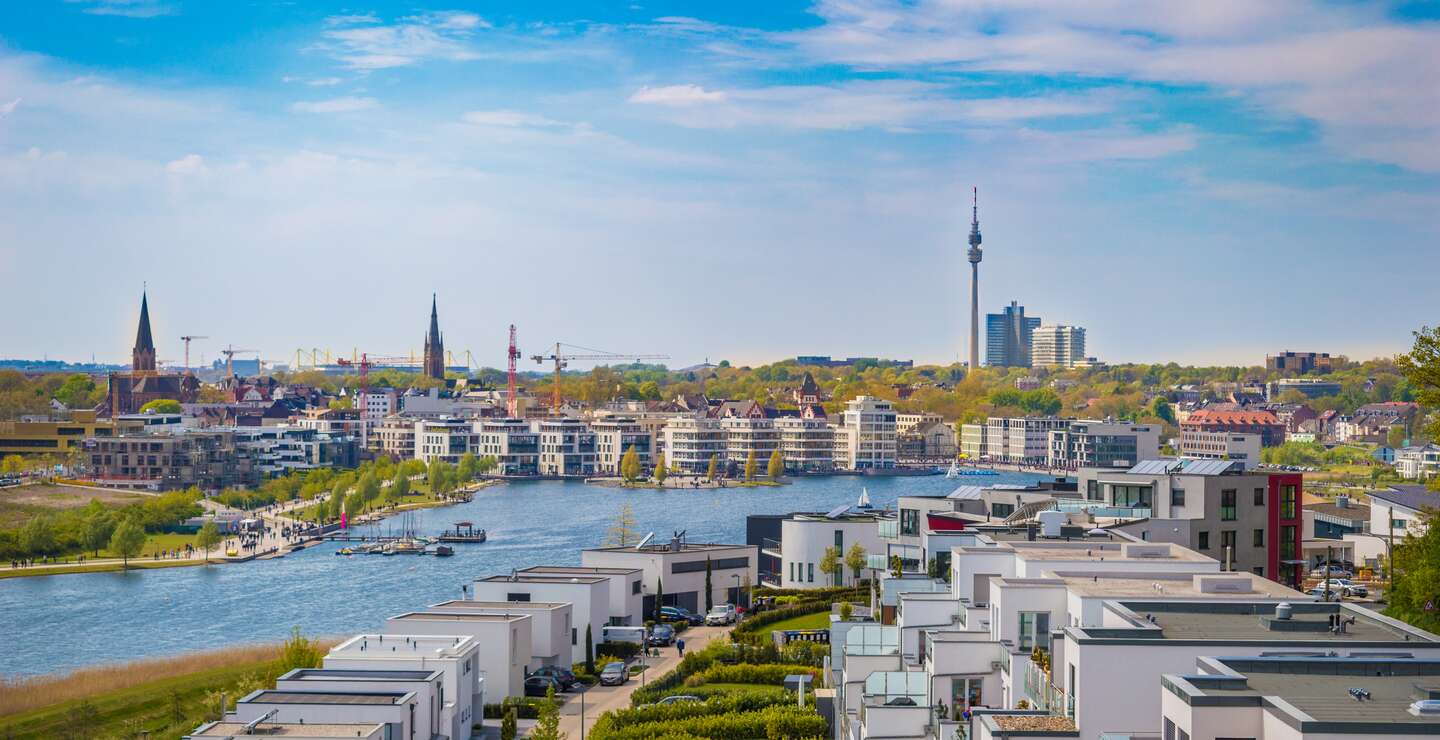 Blick über die Stadt Dortmund und den Phönixsee | © Gettyimages.com/ALEXANDRA FAKIRI