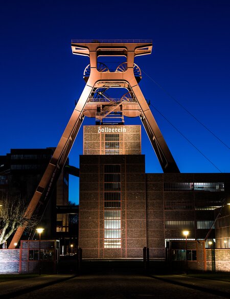 Zeche Zollverein in Essen bei Nacht | © Gettyimages.com/cruphoto