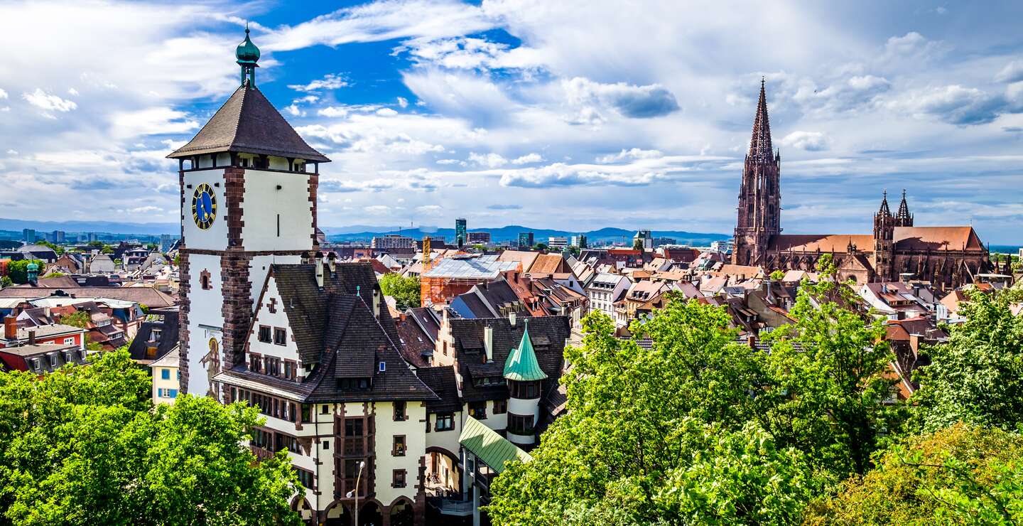 Historische Gebäude in der berühmten Altstadt von Freiburg im Breisgau | © Gettyimages.com/FooTToo