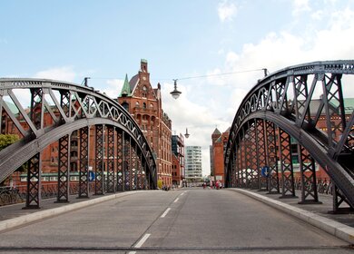 Blick von der Brooksbrücke in der Speicherstadt in Hamburg | © Gettyimages.com/Elena_Toppe