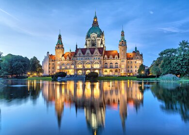 Neues Rathaus Hannover am Abend | © Gettyimages.com/bbsferrari