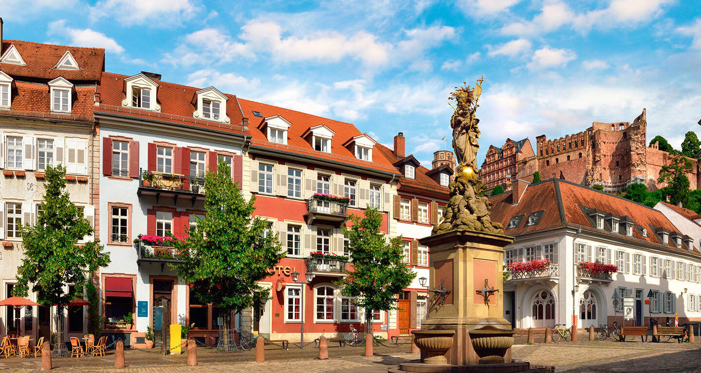 Der Kornmarktplatz in Heidelberg im Sommer | © Gettyimages.com/Smileus