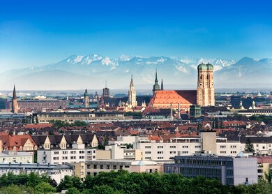 Skyline von München mit Frauenkirche | © Gettyimages.com/bkindler