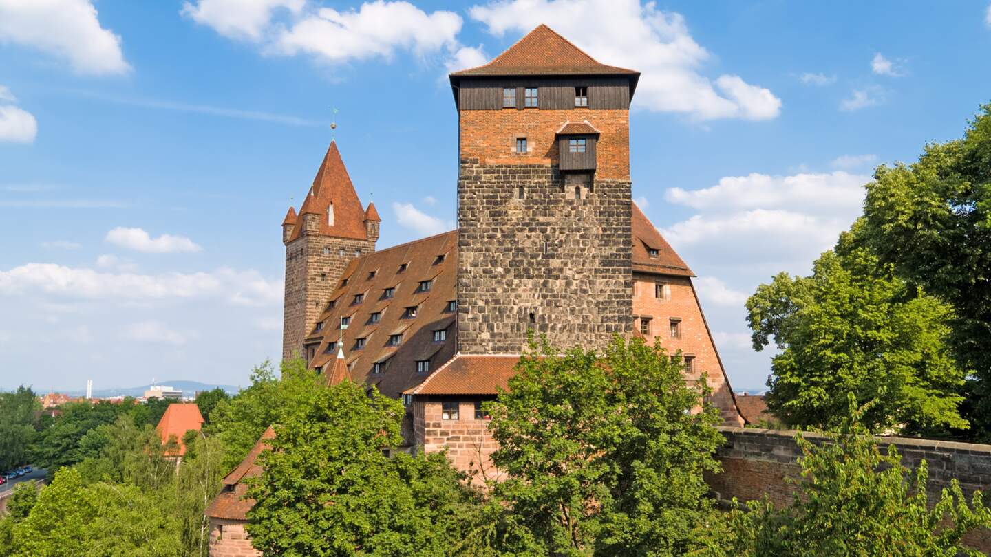 Ansicht auf die Nürnberger Burg am Tag | © Gettyimages.com/holgs