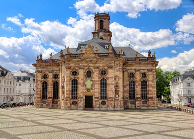 Ludwigskirche in Saarbrücken bei sonnigem Himmel | © Pixabay.com/planet_fox