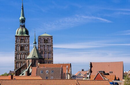 Historisches Gebäude und Dächer der Stadt Stralsund | © © Gettyimages.com/RicoK69