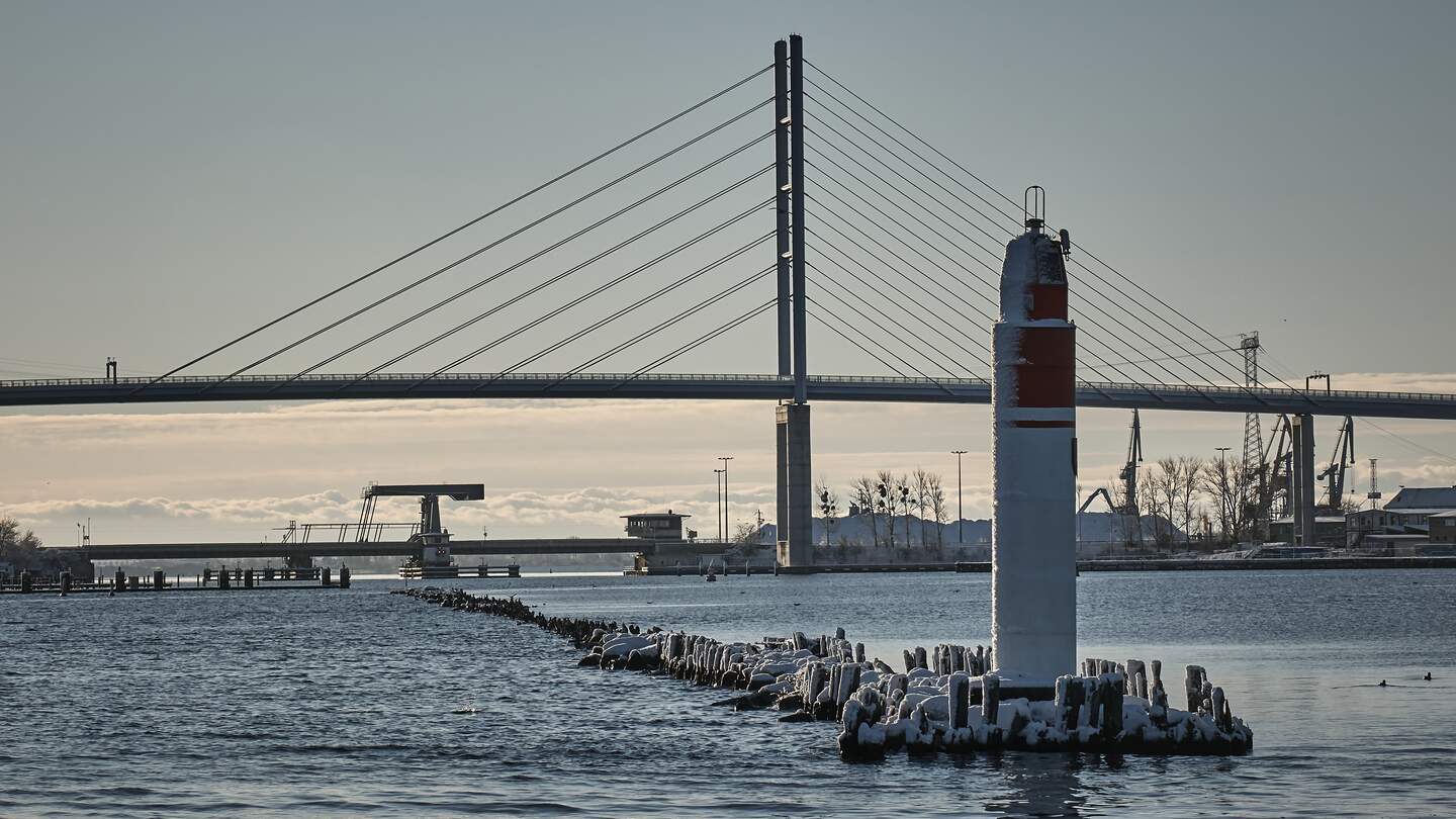 Rügenbrücke und Rügendamm in Stralsund | © © Gettyimages.com/Volkmar Geyer