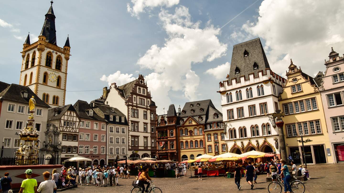 Trier-Stadt an der Mosel, Platz mit alten Häusern | © Gettyimages.com/HPS-Digitalstudio