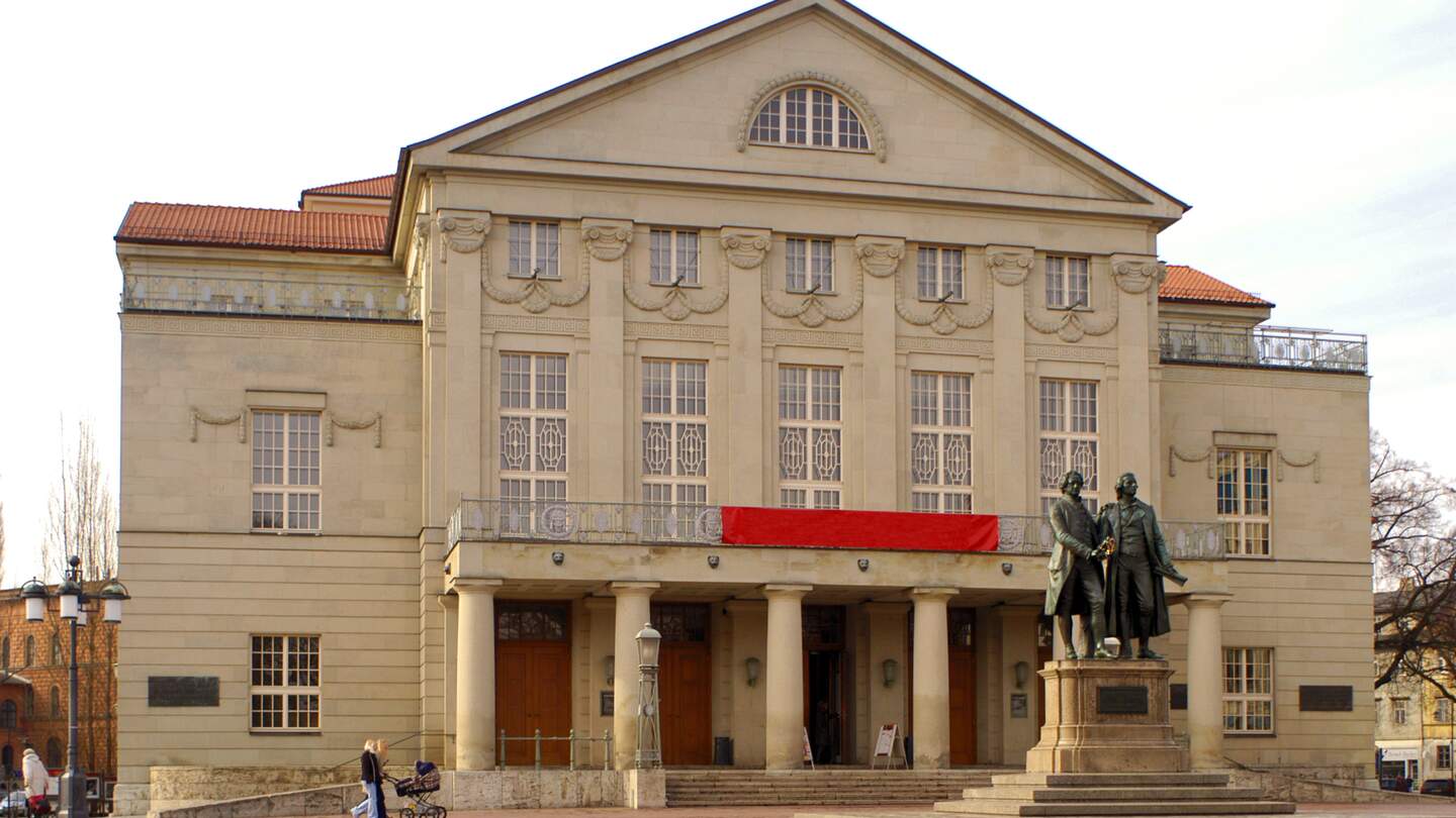 Das berühmte Nationaltheater in Weimar | © © Gettyimages.com/Nikada