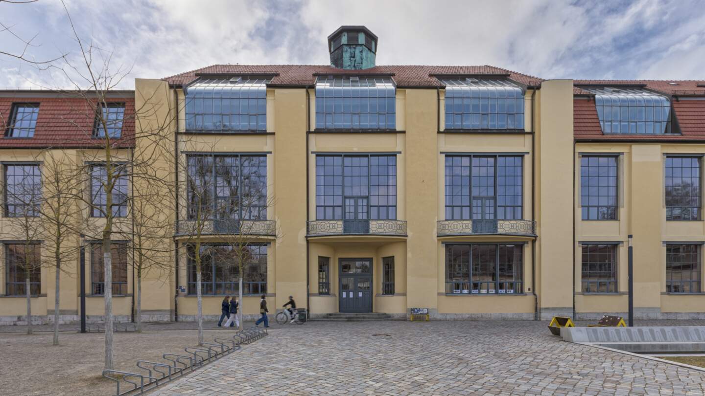 Hauptgebäude der Bauhaus-Universität Weimar, Vorderansicht | © Gettyimages.com/eyewave