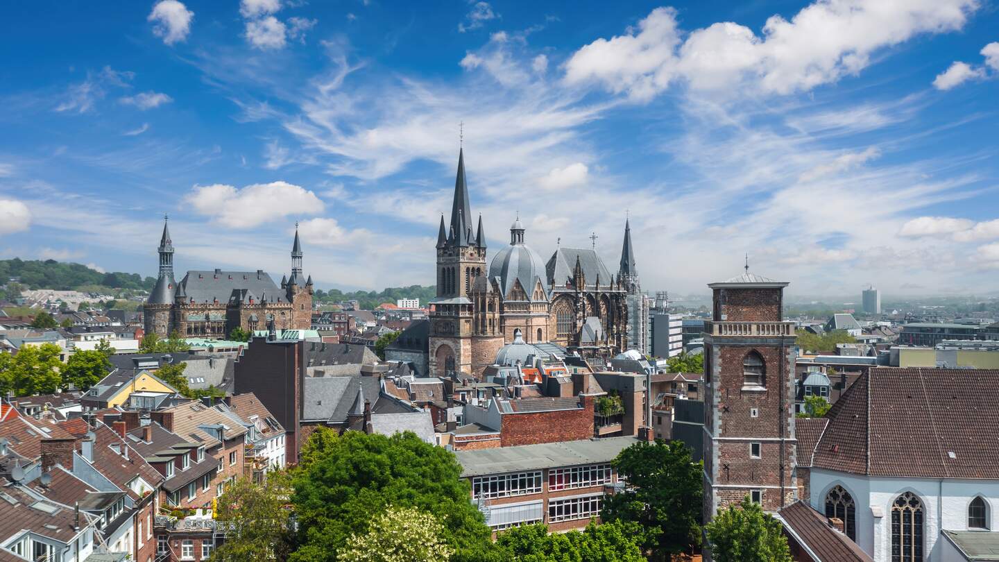 Blick auf die Skyline von Aachen | © Gettyimages.com/taranchic