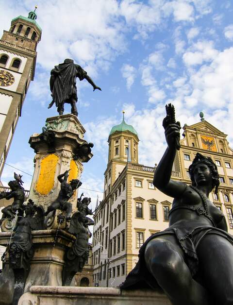 Blick auf den Prachtbrunnen in Augsburg | © Gettyimages.com/Spectral-Design