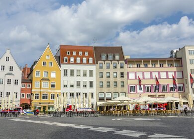 Historische bunte Gebäude im Stadtzentrum von Augsburg | © Gettyimages.com/Stefan Sutka