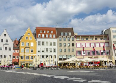 Historische bunte Gebäude im Stadtzentrum von Augsburg | © Gettyimages.com/Stefan Sutka